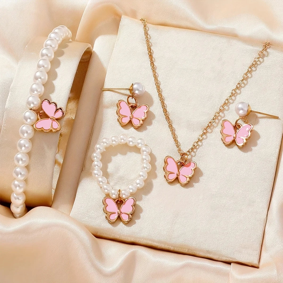 Five-leaf Clover Bracelet Earrings Necklace Three-piece set for woman Stylish Accessories Party Jewelry