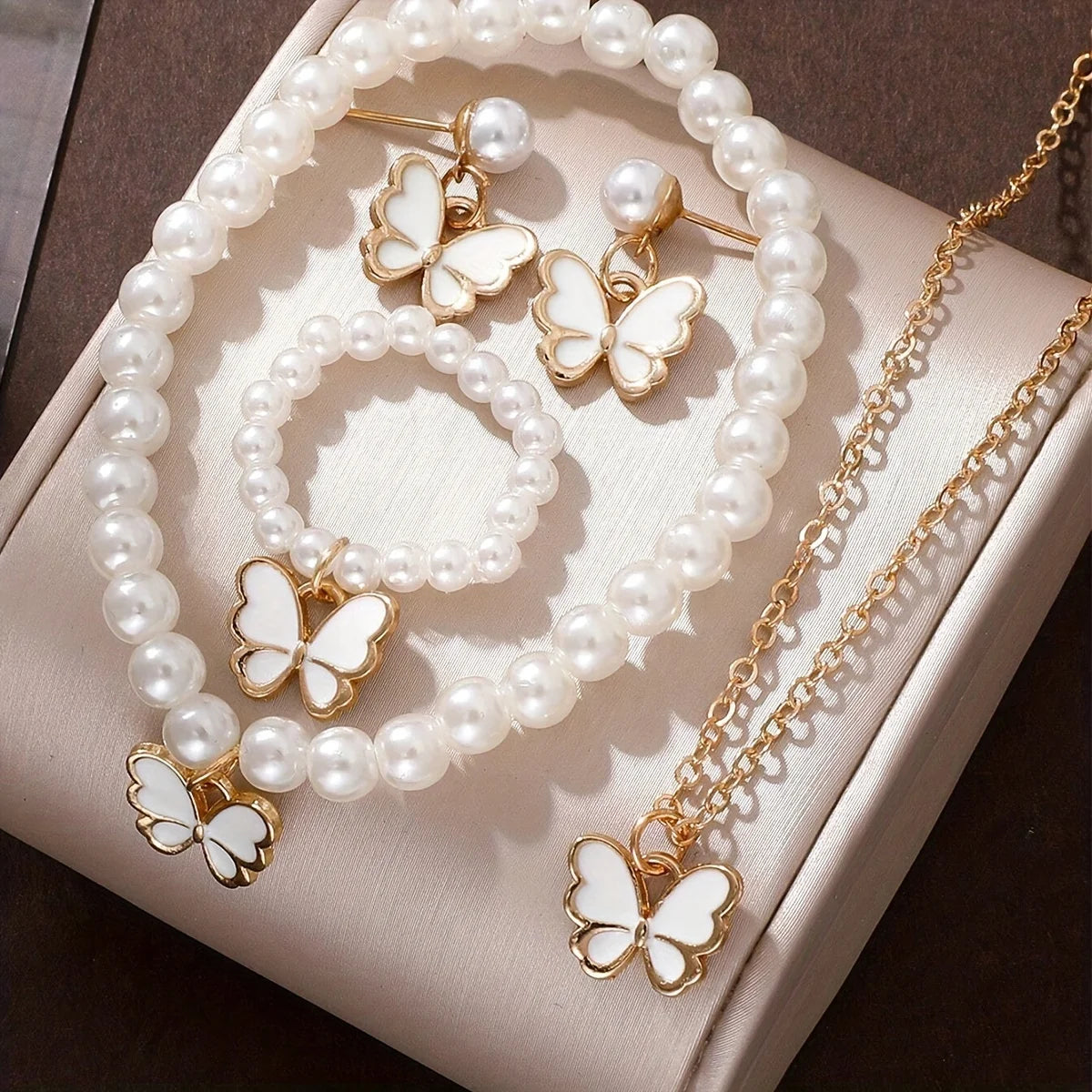 Five-leaf Clover Bracelet Earrings Necklace Three-piece set for woman Stylish Accessories Party Jewelry